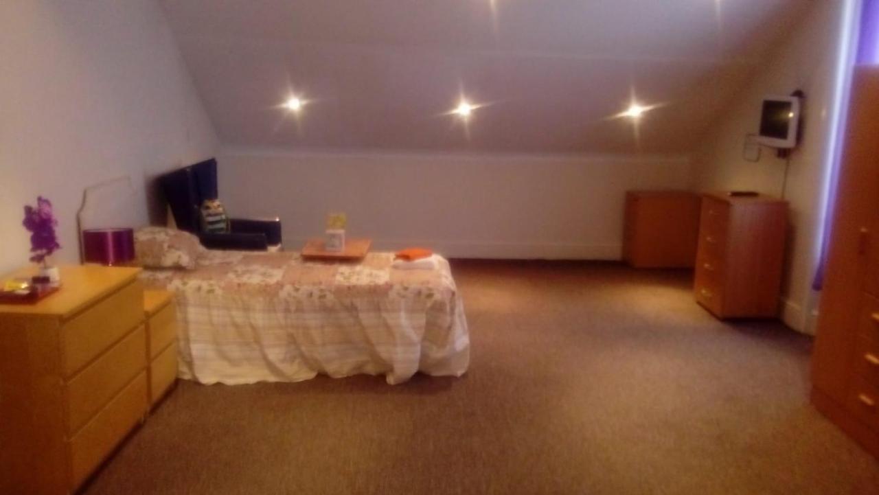 Carer 4 You Residential Home Upholland Kültér fotó