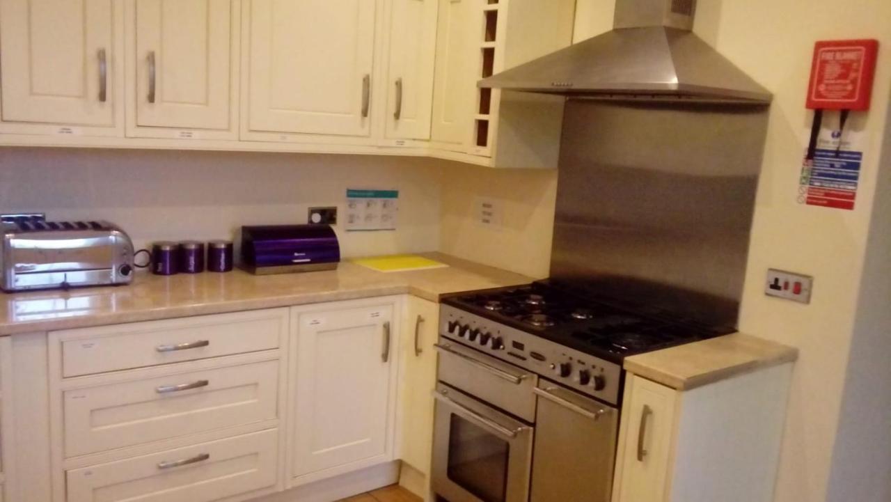 Carer 4 You Residential Home Upholland Kültér fotó