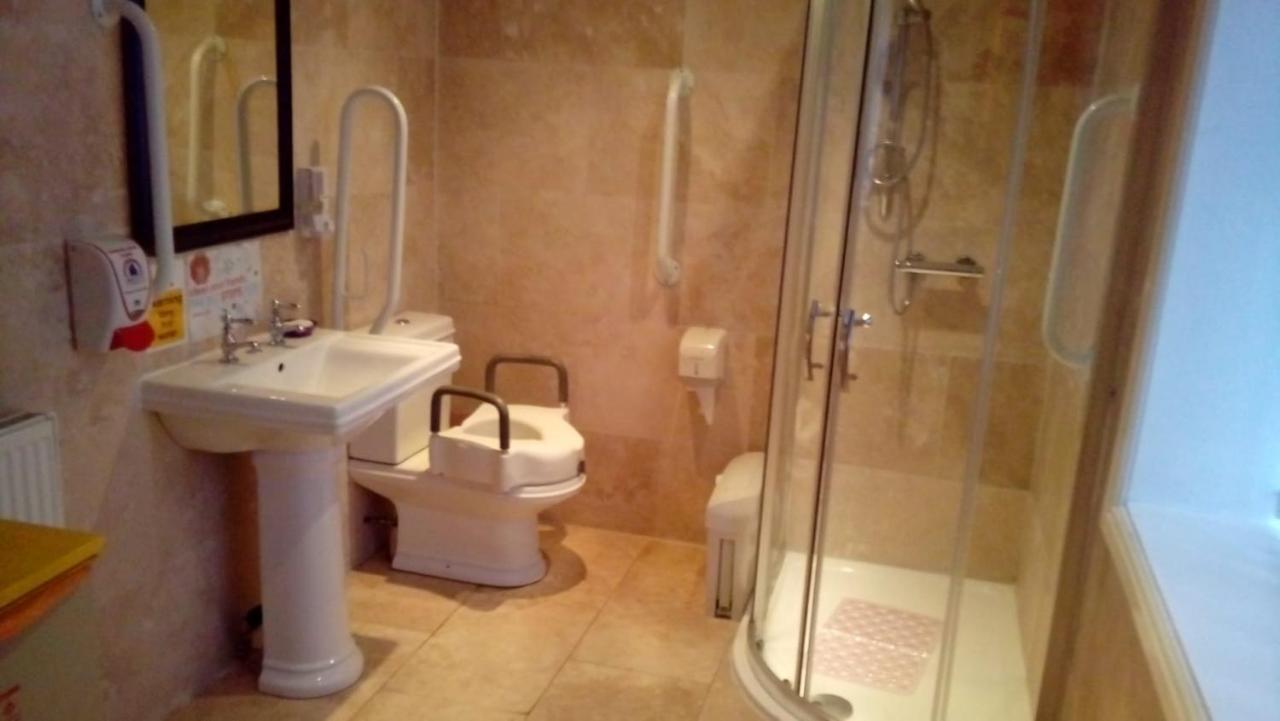 Carer 4 You Residential Home Upholland Kültér fotó