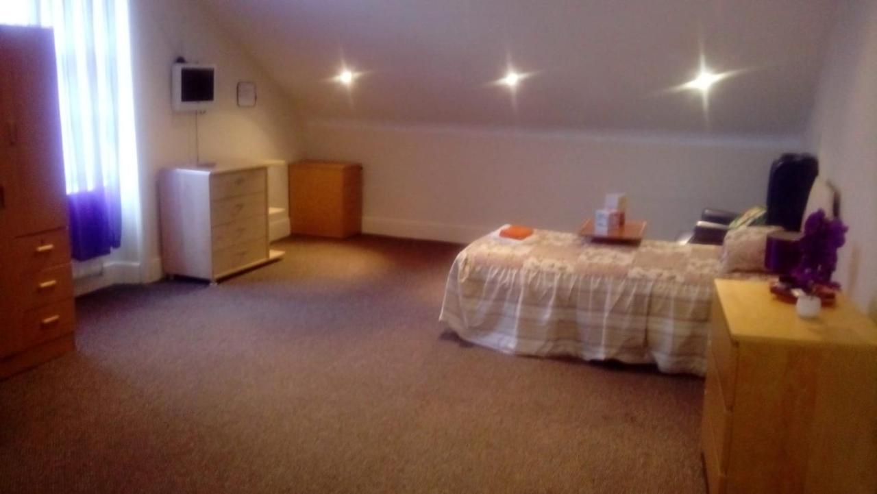 Carer 4 You Residential Home Upholland Kültér fotó